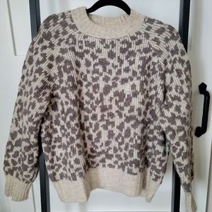 Old Navy leopard grey crew neck sweater
